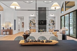 TV, fireplace