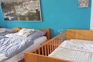 2 chambres, fer et planche à repasser, Wi-Fi, draps fournis