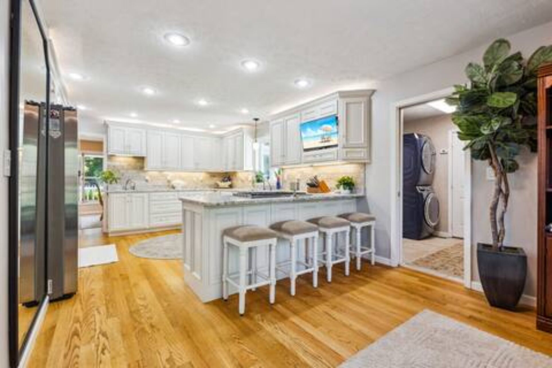 ثلاجة، ميكروويف، فرن، موقد طهي مسطح