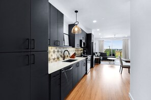 Condo, varias camas, balcón (MCP Haus) | Cocina privada | Cafetera y tetera