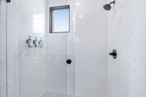 Apartment, Mehrere Betten, Balkon (MCP Haus) | Badezimmer | Handtücher, Toilettenpapier