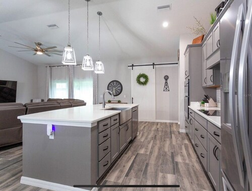 5mi to WEC. Next to l-75. Quiet HOA neighborhood