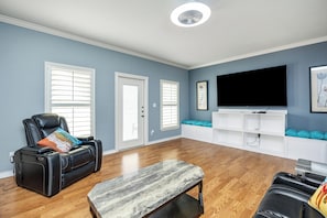 Casa de ciudad, varias camas, balcón, vista al jardín (Padre Island Breeze) | Interior