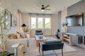 TV, offices - Clean Slate 5631- Sleeps 8 (Nashville)