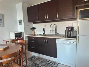 Micro-ondes, four, plaque de cuisson, lave-vaisselle