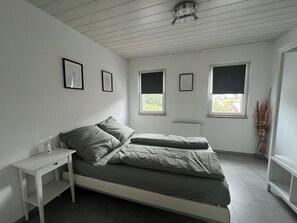 1 bedroom, iron/ironing board, free WiFi, bed sheets - Ferienwohnung Familie Nguyen/cao in Markdorf (Markdorf)