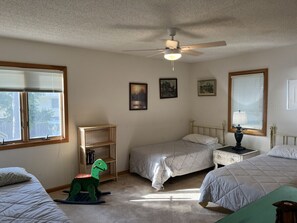 3 bedrooms, desk, iron/ironing board, free WiFi