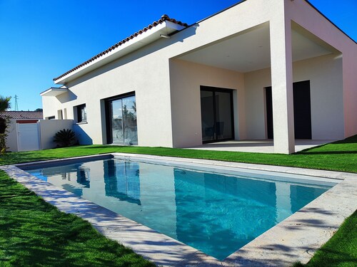VILLA REVA avec piscine ,entre terre et mer