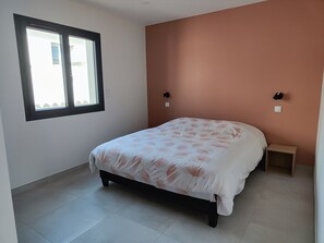 4 bedrooms, WiFi, bed sheets - VILLA REVA with swimming pool, between land and sea (Nézignan-l'Évêque)