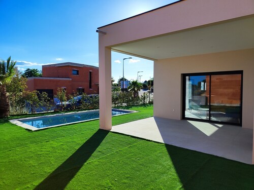 VILLA REVA avec piscine ,entre terre et mer