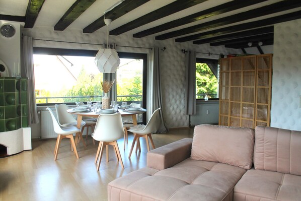 Smart-TV, peis og bøker