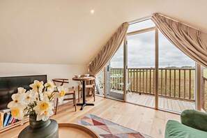 Tv, böcker och en stereo