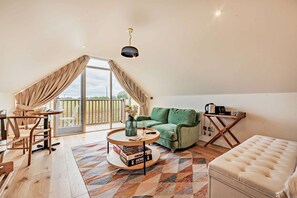 TV, livros, aparelho de som