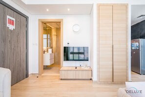 Interior - Majestic Studio Apartment in Regina Tower, Jumeirah Village Circle by Deluxe Holiday Homes (Dubai)