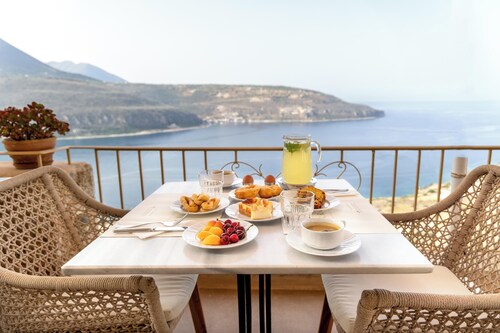 Superior Suite Sea View | Akrolithi Guesthouse