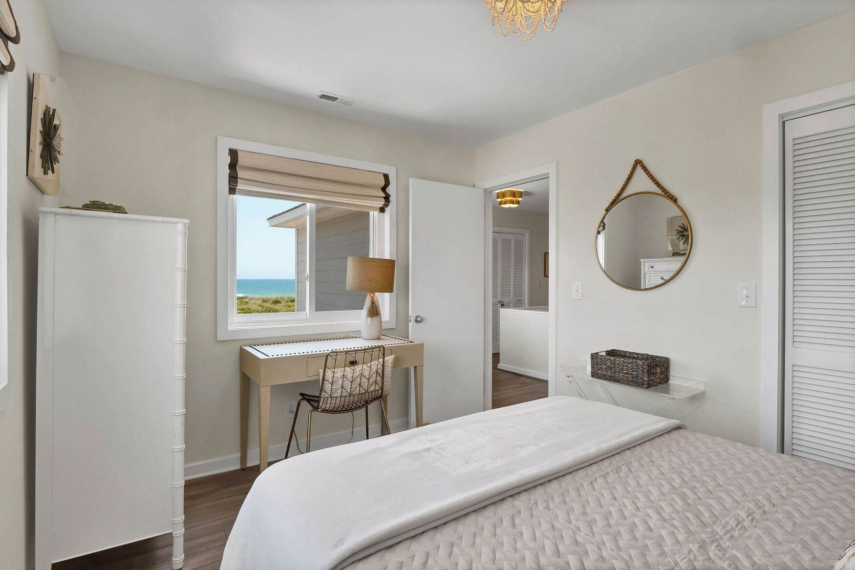 4 عدّة غرف نوم ومكتب ومكواة/لوح كي وخدمة الإنترنت