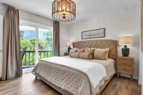 4 bedrooms, desk, iron/ironing board, internet