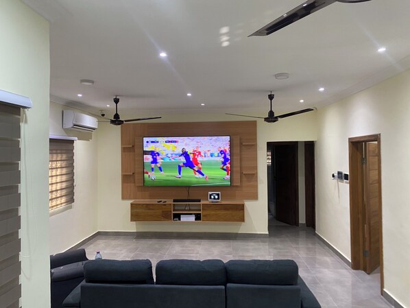 Interior - Cozy 3-bedroom apartment in Kasoa with AC, WiFi, water heater, solar power (Kasoa)