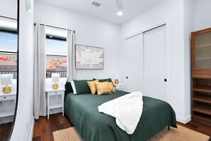Condo, 1 Queen Bed with Sofa bed, Patio, City View (Poolside Suite)