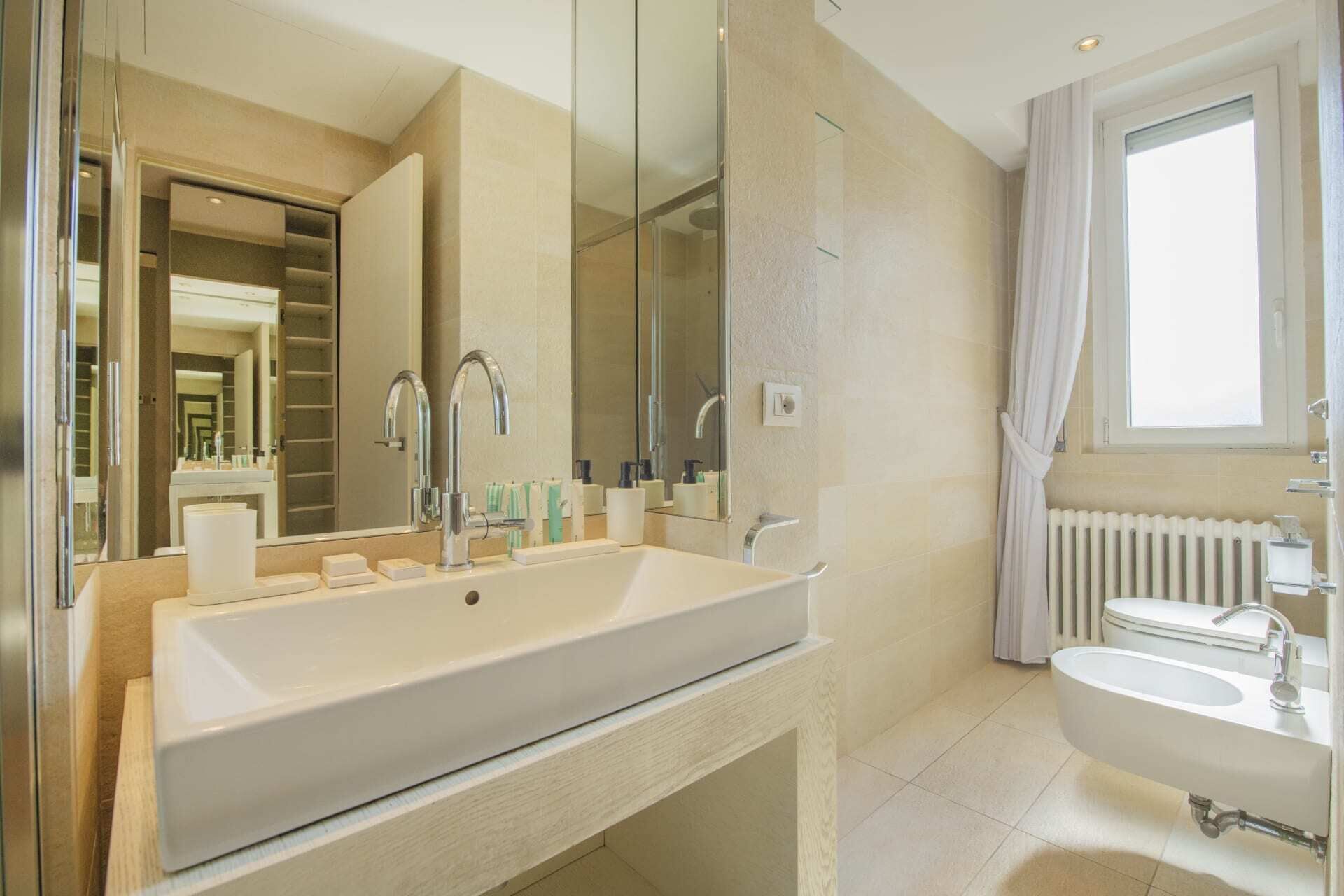 Doccia, asciugacapelli, bidet, asciugamani