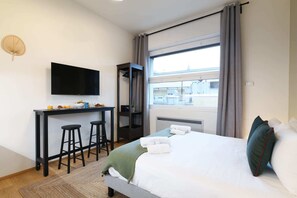 2 bedrooms, iron/ironing board, free WiFi