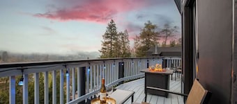 Majestic Escape LakeView, Pet friendly & Hot tub welcoming Crestline