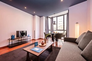 TV - Sweett | Roma 3B - One Bedroom Apartment, Sleeps 4 (Barcelona)