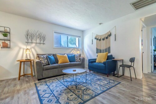 Charming 2-bedroom condo with pools, courts and more in St. George