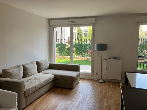 Living area - Loue Appartement 75m² en Rez-de-jardin Confort, Neuf, Calme , à 30 Mins de Paris (Saint-Maur-des-Fossés)