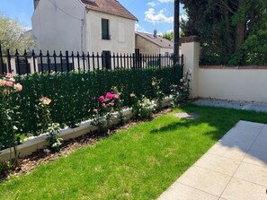 Property grounds - Loue Appartement 75m² en Rez-de-jardin Confort, Neuf, Calme , à 30 Mins de Paris (Saint-Maur-des-Fossés)