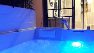 Jetted tub, hair dryer, towels, toilet paper