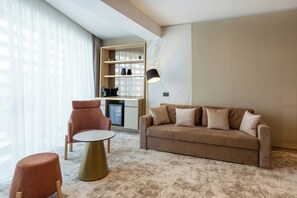 In-room safe, desk, soundproofing, free WiFi - Lupa By Bueno (Constanta)