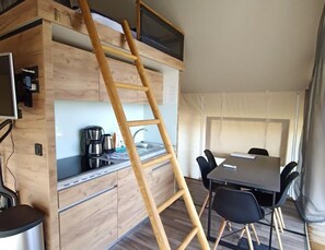 Tent | Private kitchen - Safari Tent With Bathroom, 9 km From Maastricht (Berg en Terblijt)