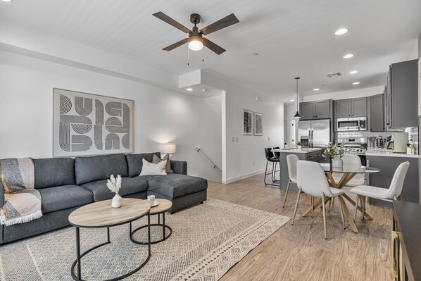 智能電視、電子遊戲