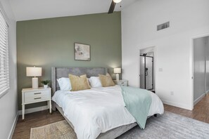 3 bedrooms, iron/ironing board, WiFi, bed sheets - NEW! Your cozy & modern 3BR stay (Phoenix)