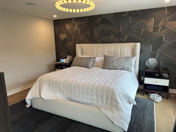 4 habitaciones, tabla de planchar con plancha, wifi y ropa de cama 