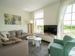 House | Living area - Holiday Home With Sauna, Near the Markermeer (Uitdam)