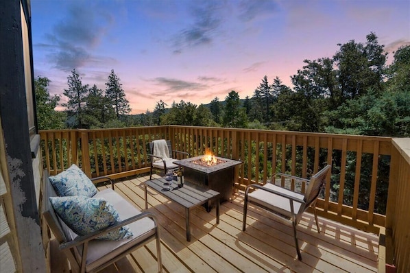 Property grounds - Treetop Haven - Indoor Jacuzzi & Hockey Table - Pet-friendly (Crestline)