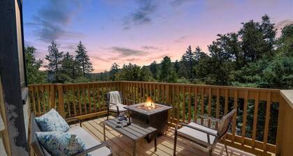 Treetop Haven - Indoor Jacuzzi & Hockey Table - Pet-friendly