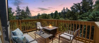 Treetop Haven - Indoor Jacuzzi & Hockey Table - Pet-friendly