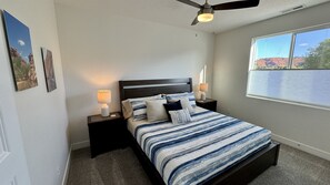 3 habitaciones, tabla de planchar con plancha y cuna de viaje 
