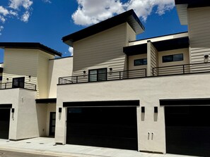 Exterior - Downtown Kanab I Near Zion NP I Dark Skies I Private Hot Tub (Kanab)