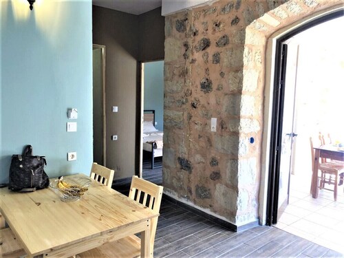 Independed Stone apartment common pool