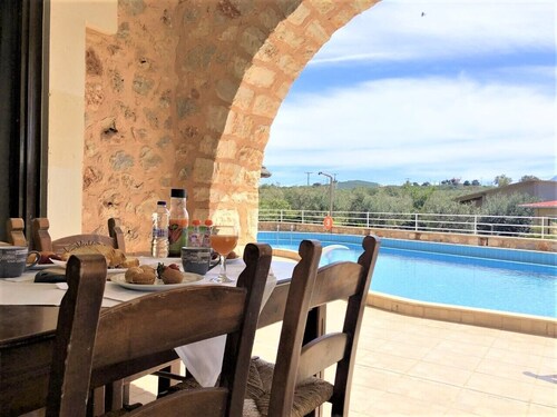 Cozy 2-bedroom apartment in amazing Paleloni with AC, WiFi