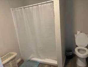 Shower, towels, soap, shampoo - Home Ideal for Workers & Travelers A&A Apartments (Progreso)