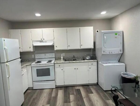 Fridge, dining tables - Home Ideal for Workers & Travelers A&A Apartments (Progreso)