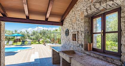 Villa Lavinia with Private Pool near the Sea  for 8-10 Persons