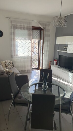 Smart TV - My Place Apartment - Ciampino Airport and Station (Ciampino)