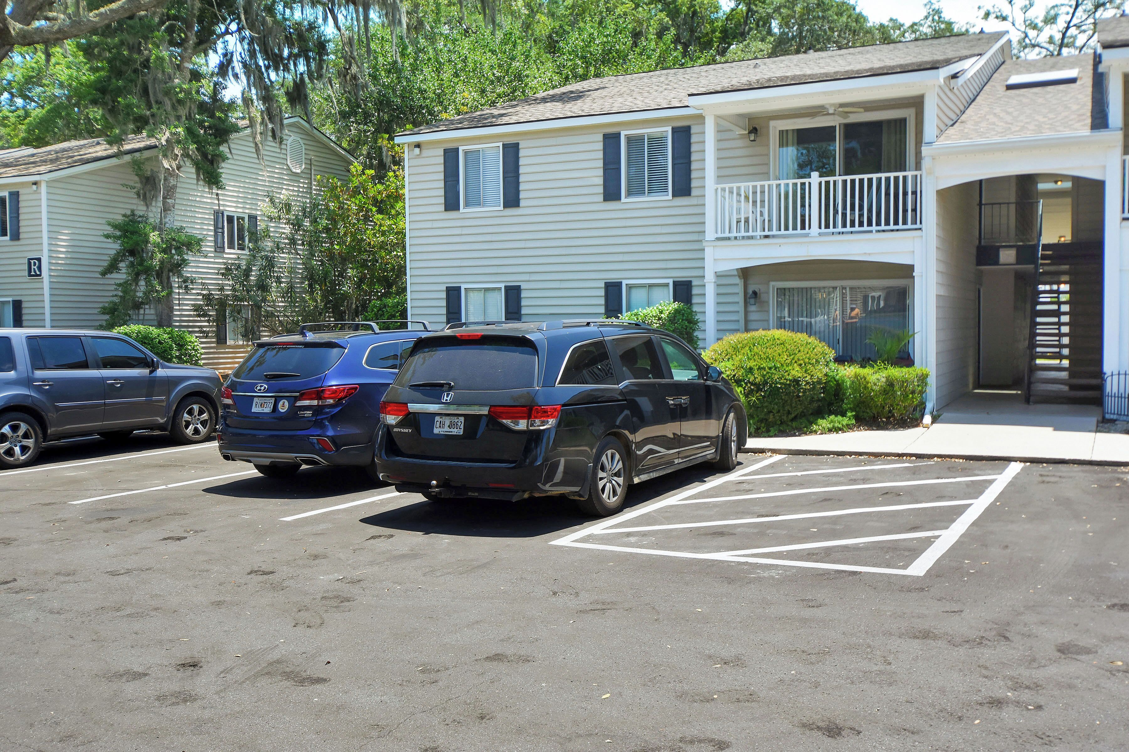 3 bedroom 2 bath flat within walking distance to the pier/village area.