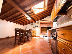 Microwave, oven, stovetop, dishwasher - Raffa's Little House (Livorno)